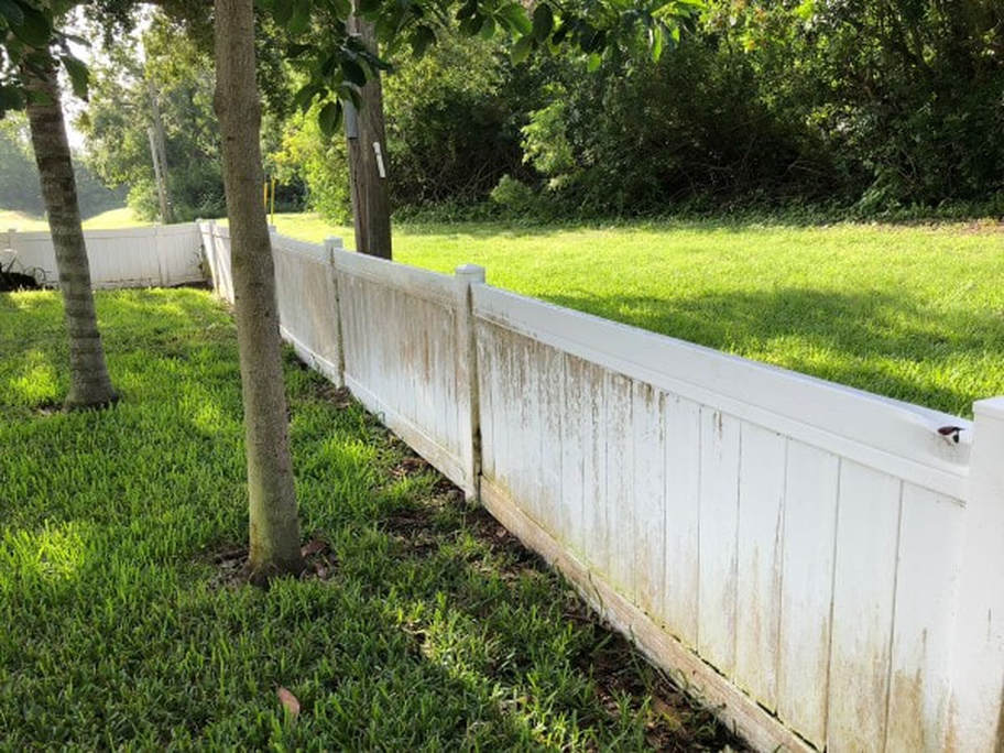 Pressure washing vinyl fence (adding before or after and adding location like “Clearwater”)