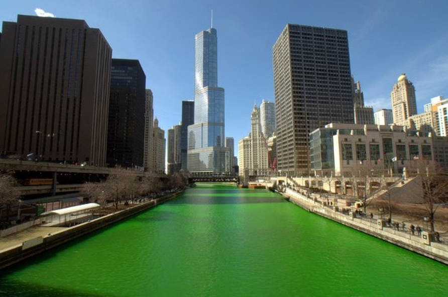 Chicago River dyed green on St. Patrick´s Day
