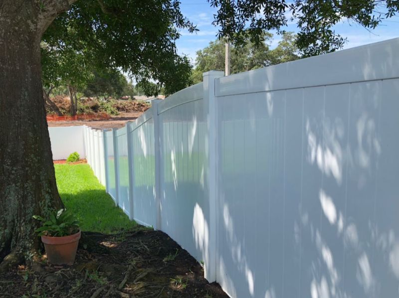 OUR JOB IMAGE - DPI cleaning a fence for a customer in Tampa Bay