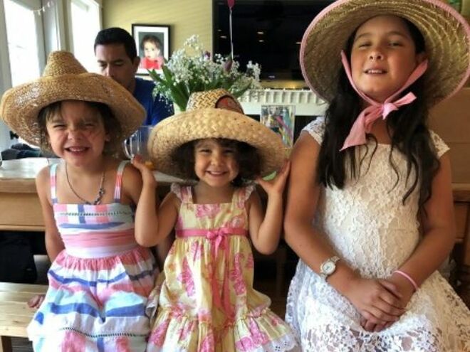 Mauricio Munoz family wishes you happy Easter 2019!